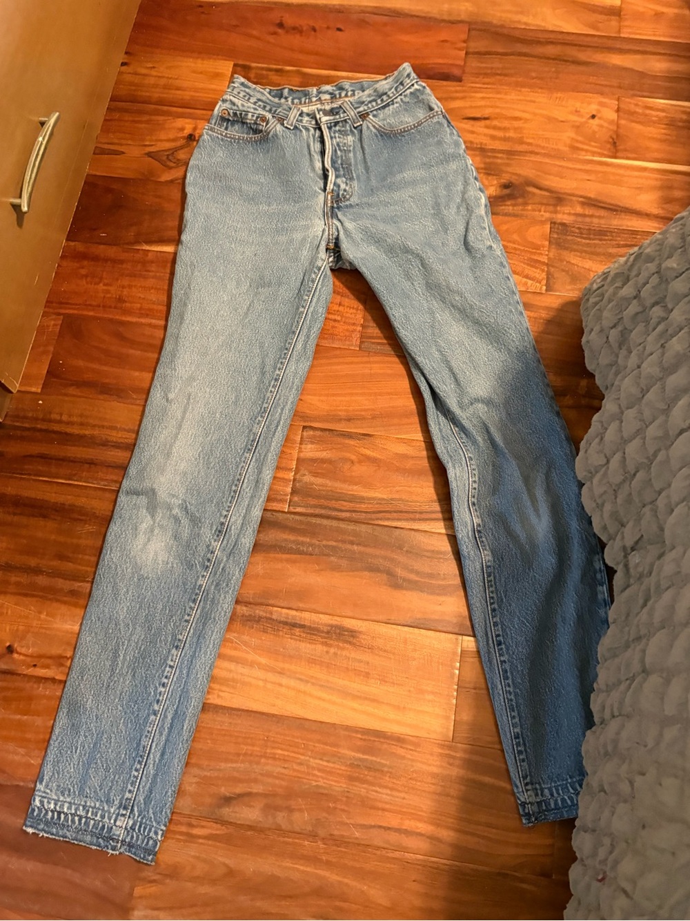 Vintage Levi’s Red Tab High Rise Mom Jeans 0 Light Wash 90s Denim (1269)